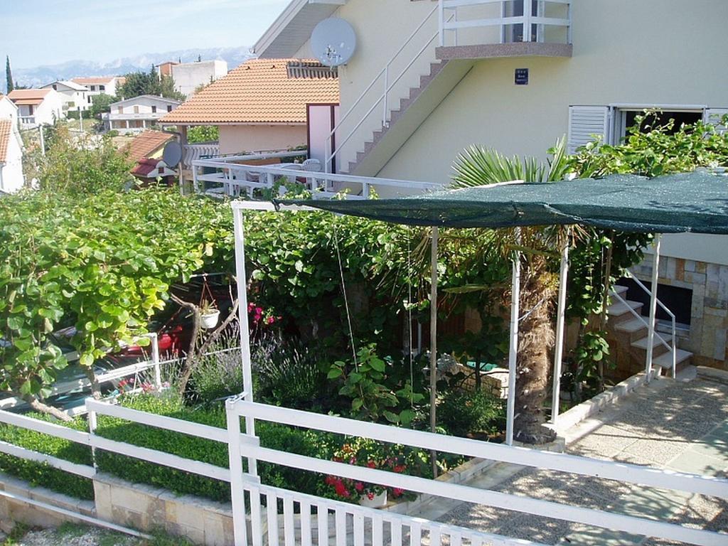 Kiwi Apartments Gornji Karin Exterior foto