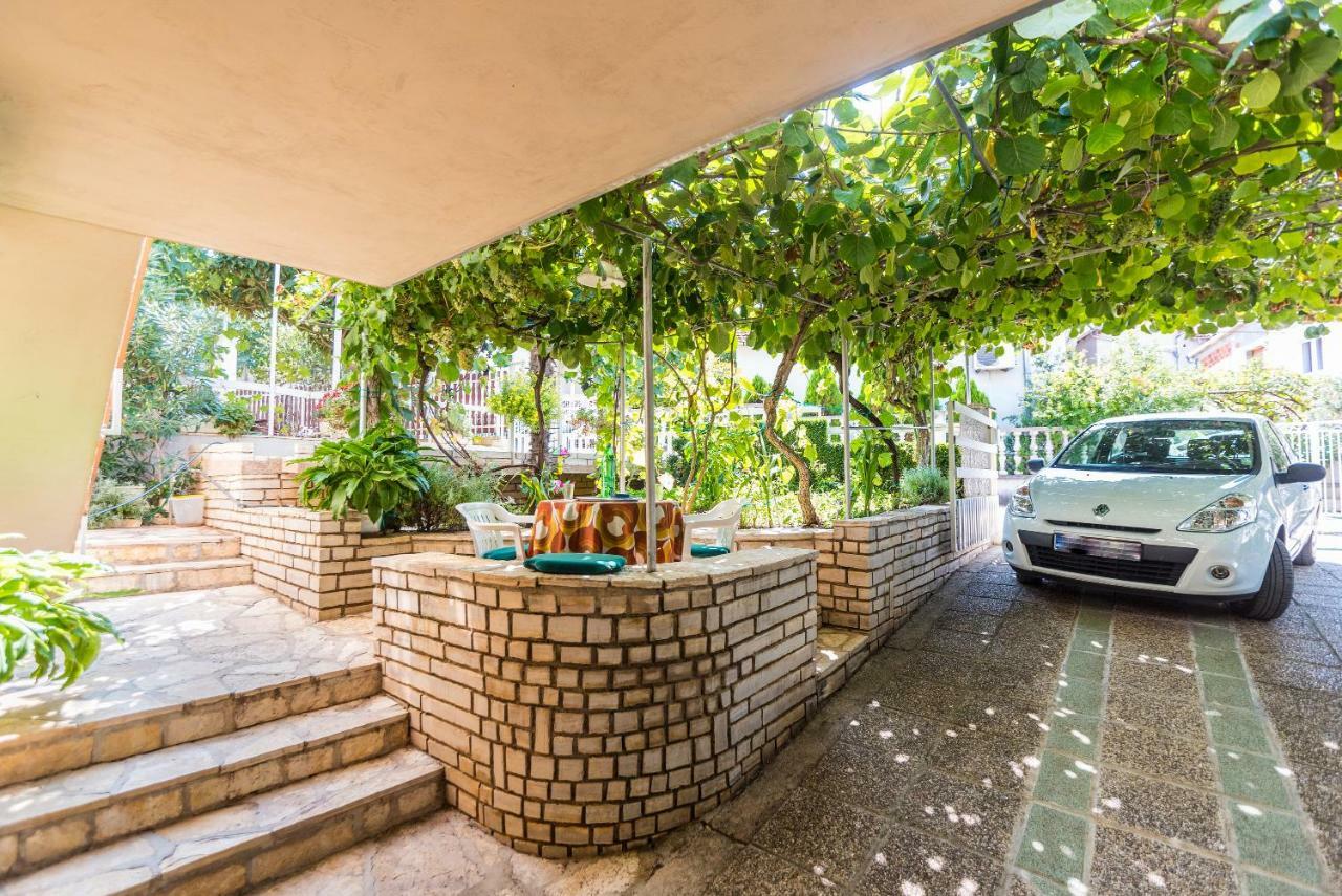 Kiwi Apartments Gornji Karin Exterior foto