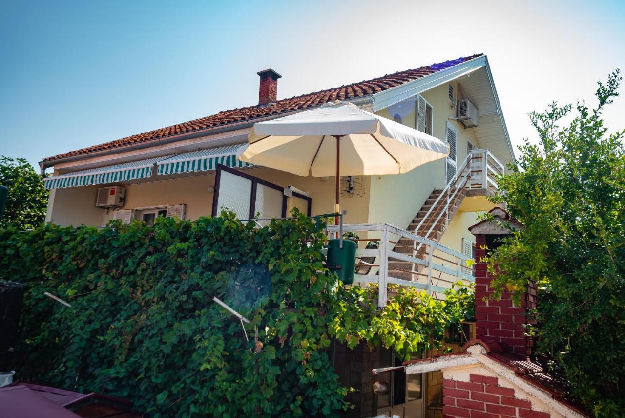 Kiwi Apartments Gornji Karin Exterior foto